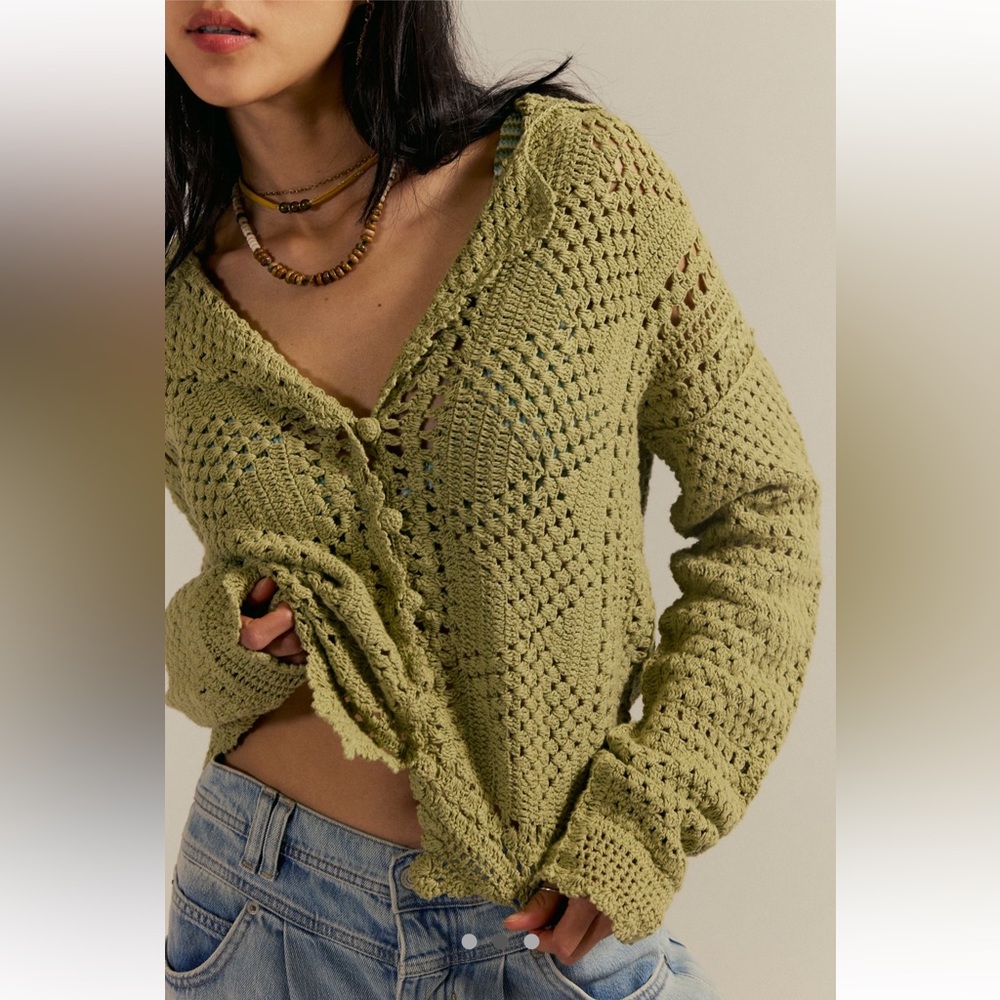 NWT FREE PEOPLE WE THE FREE FRIEND OF A FRIEND SWEATER 💚💚